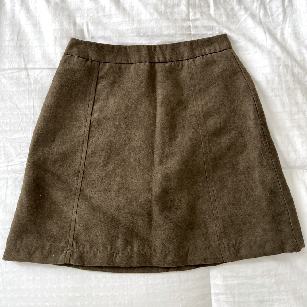 Forest green xs zip up skirt by Love by Design in great condition